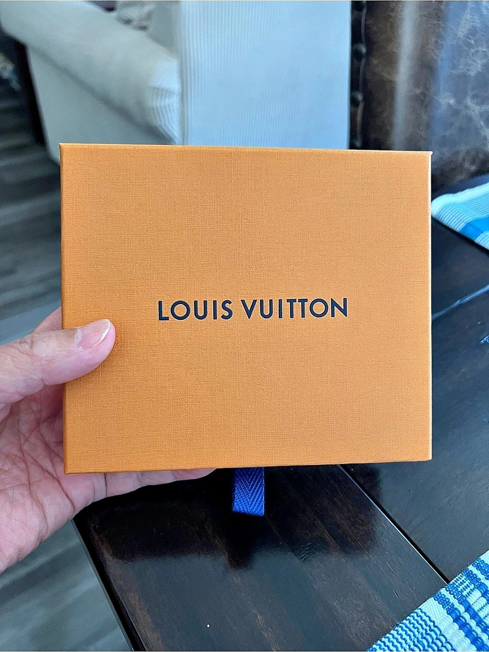 Louis Vuitton Box small 6x5x3.5 in like New
Good for storing wallet, card holde